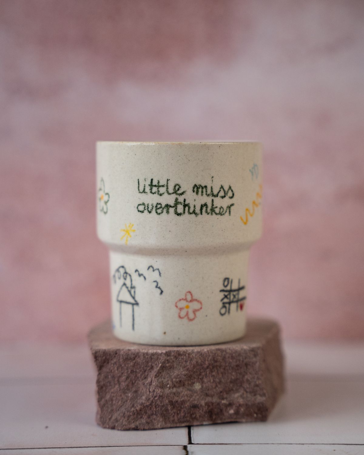 Niesforny Kubek "Little Miss Overthinker"