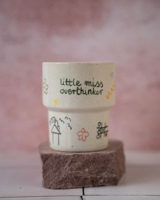 Niesforny Kubek "Little Miss Overthinker"