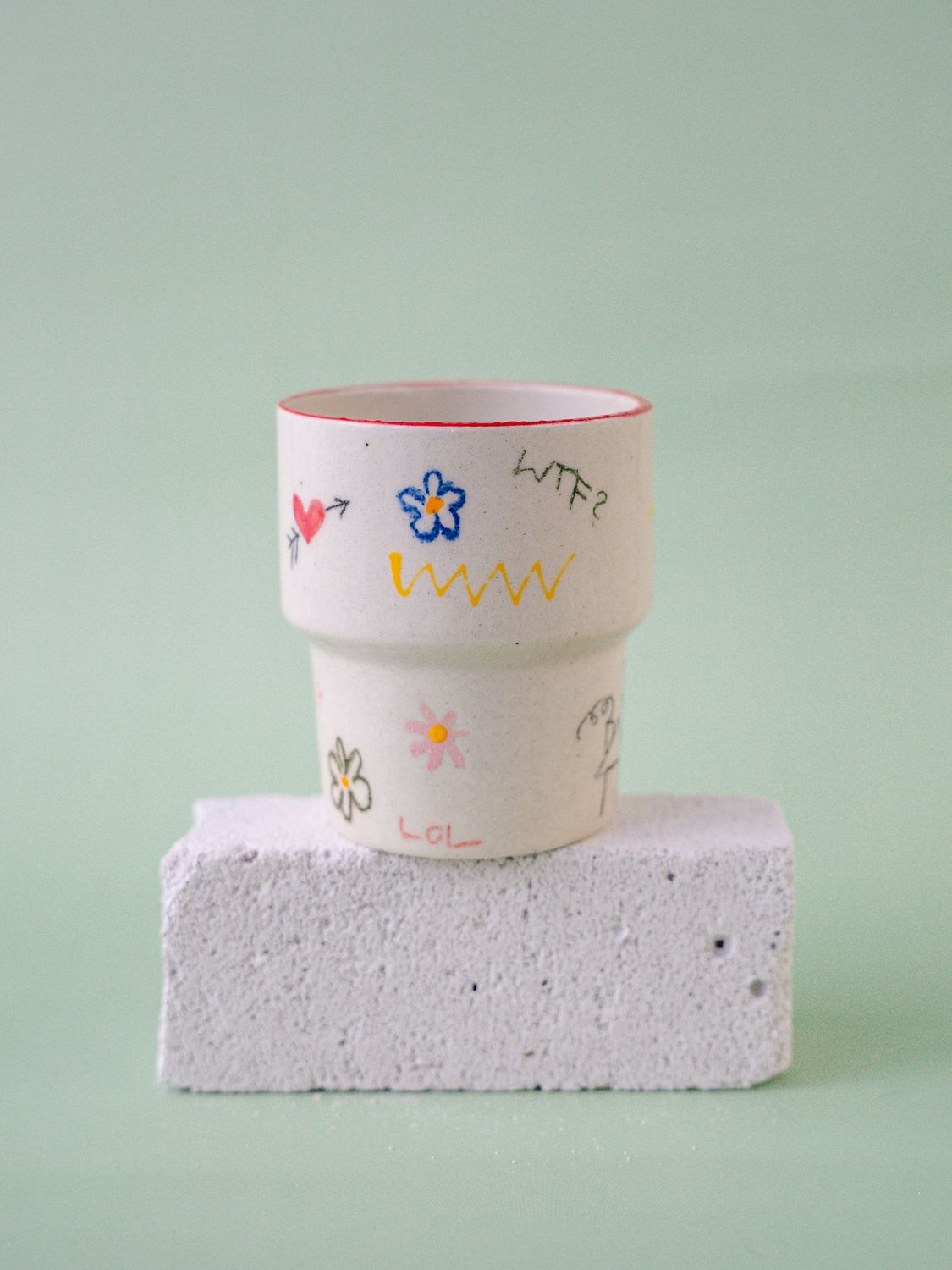 Niesforny Kubek "Staying delulu is the solulu"