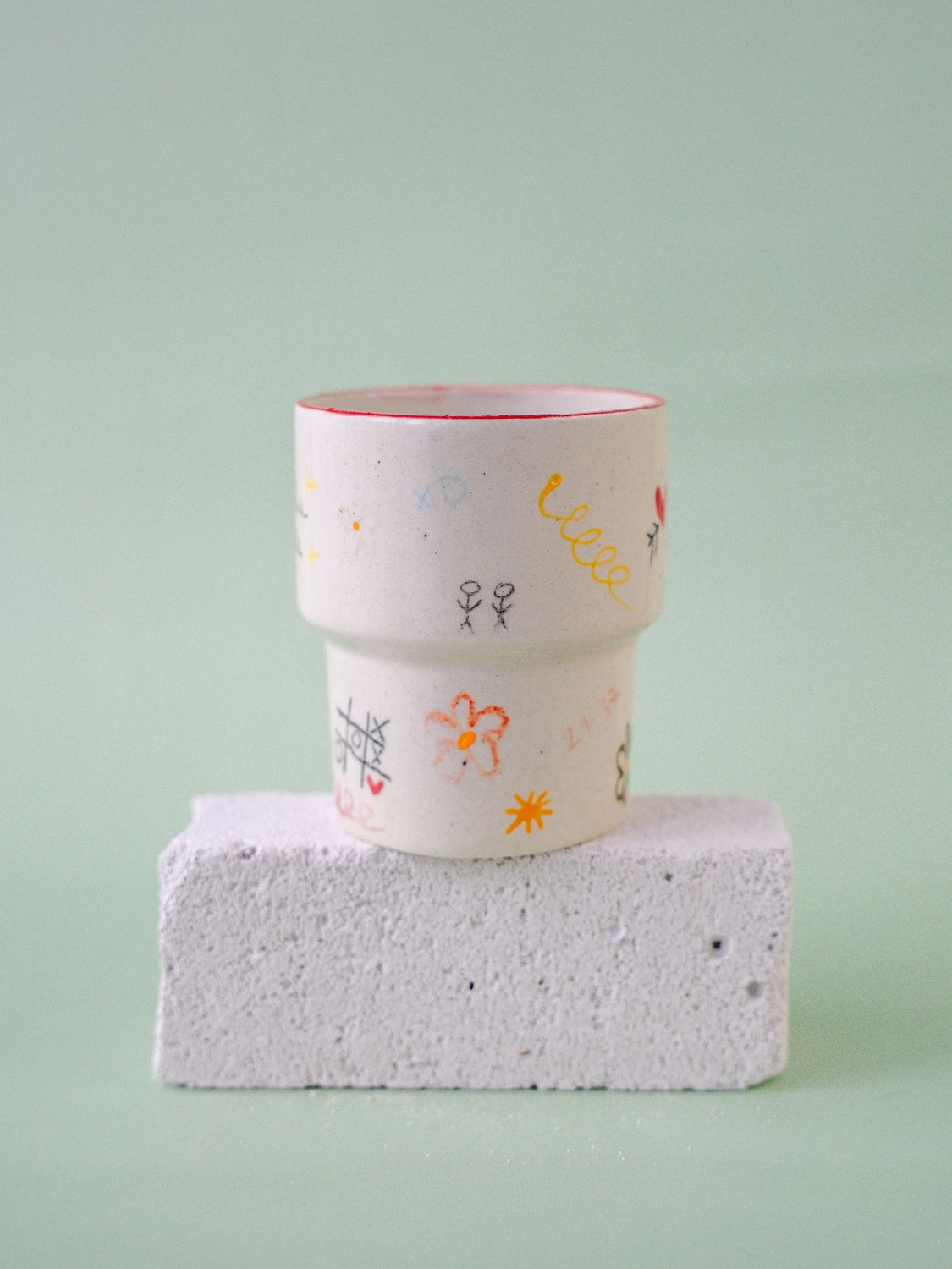 Niesforny Kubek "Staying delulu is the solulu"