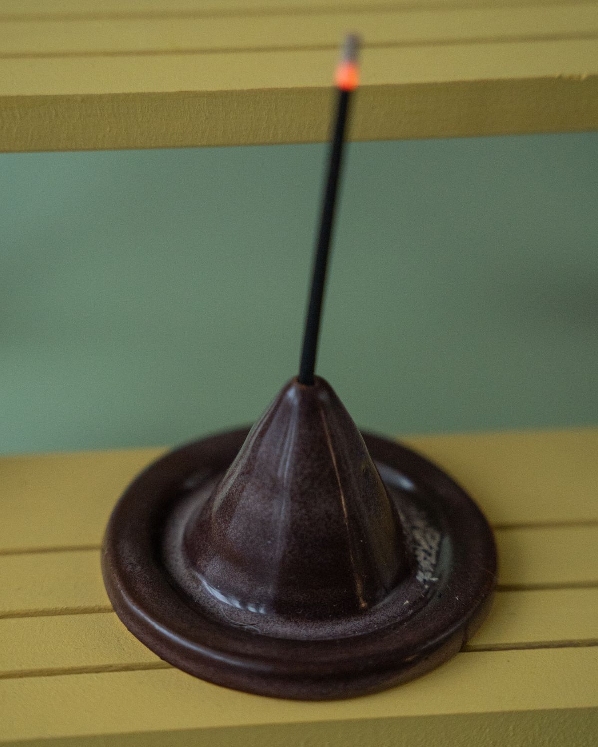 Podstawka na kadzidełka (bakłażan)