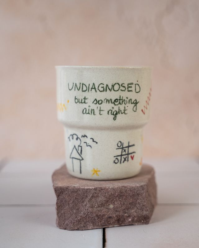 Niesforny Kubek "Undiagnosed”