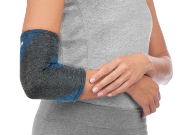 Mueller 4-Way Stretch Premium Knit Elbow Support M/L