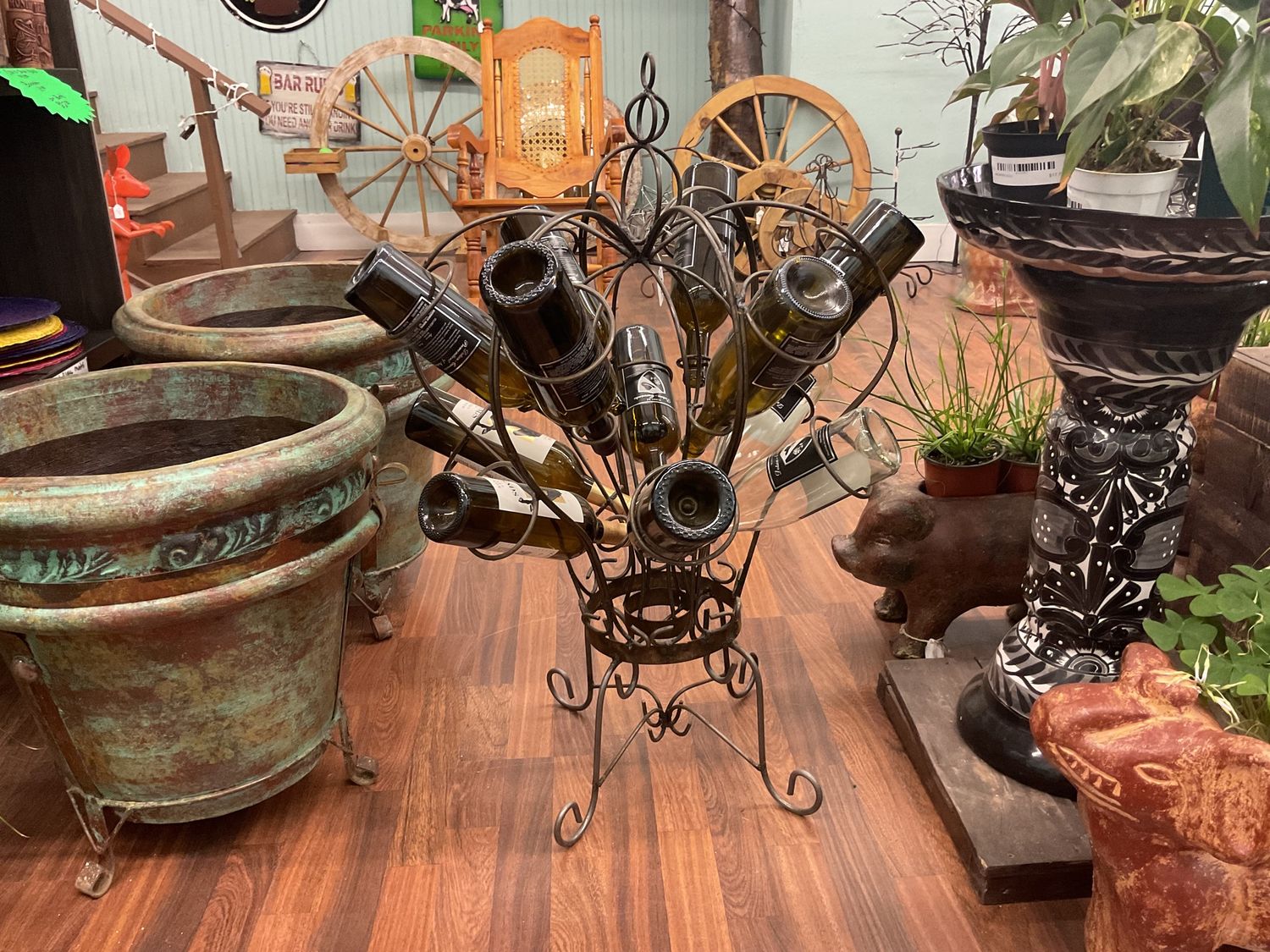 WINE BOTTLE HOLDER W/ LEGS