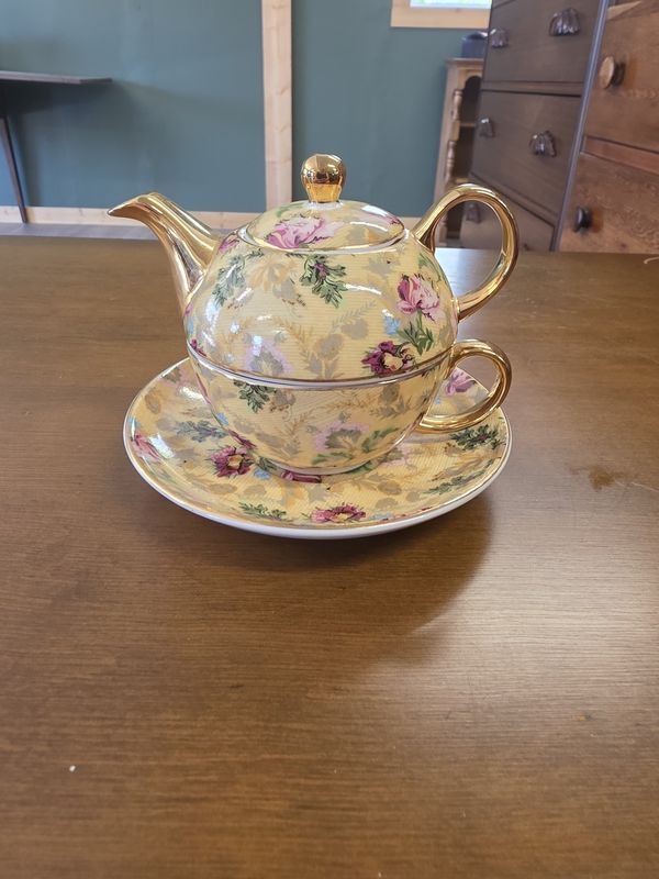 Adeline Single cup Tea pot and cup