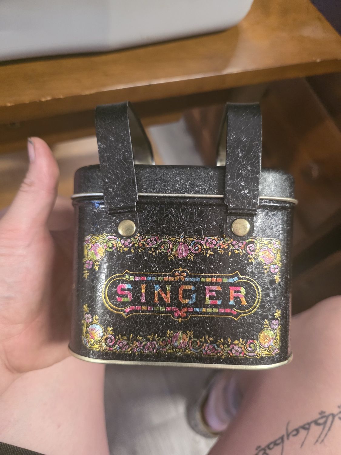 Singer container