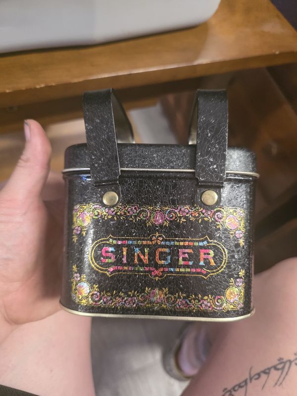 Singer container