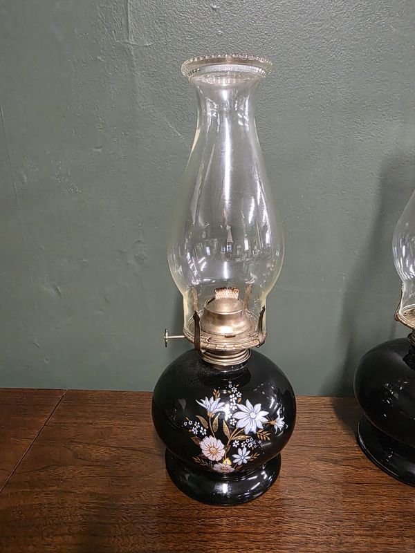 Oil lamp black floral