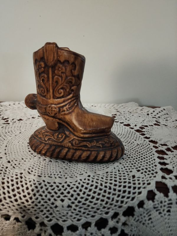Montana cowboy boot decor