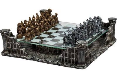 Chess Set - Roman Gladiators with Themed Board