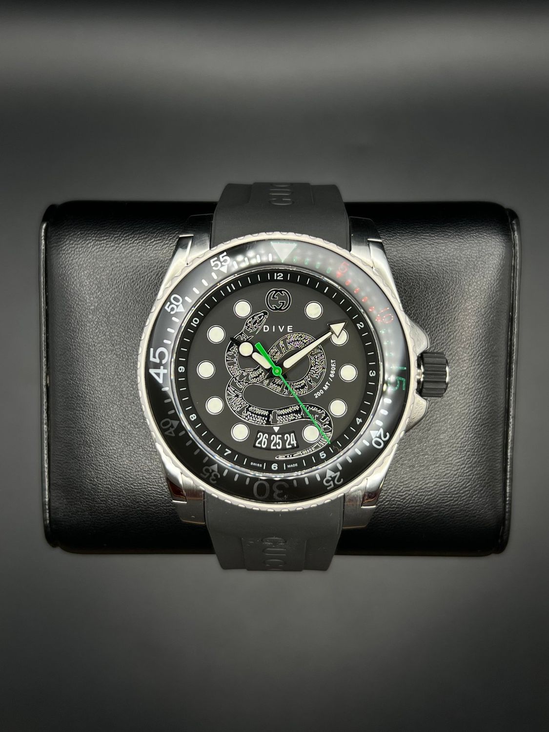 Gucci Dive Quartz Kingsnake Black Dial Black Rubber Strap Watch For Men - YA136217