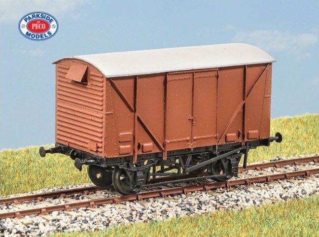 PC08A BR 12ton Goods Van Plywood Sides