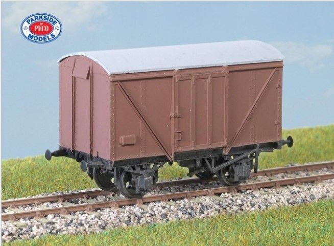 PC06A BR (LNER Design) Plywood Goods Van