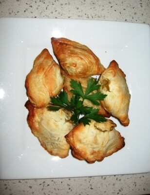 Gato&#39;s Pastizzi tal Piżelli u Ċanga (Peas and Beef Pastizzi)