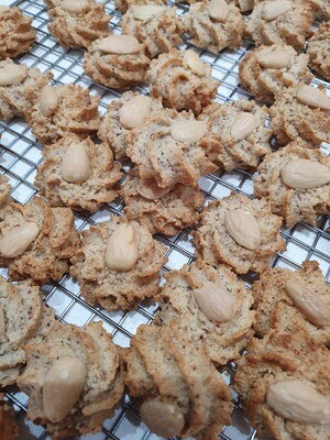 Biskuttini tal Lewz (Almond Macaroons) ETME