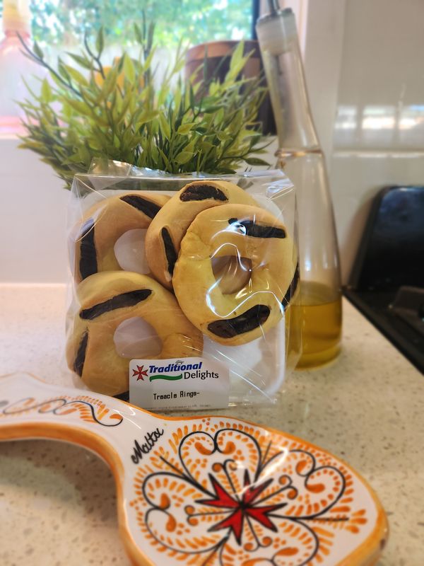 Qaghaq Tal-Ghasel (Treacle Rings)