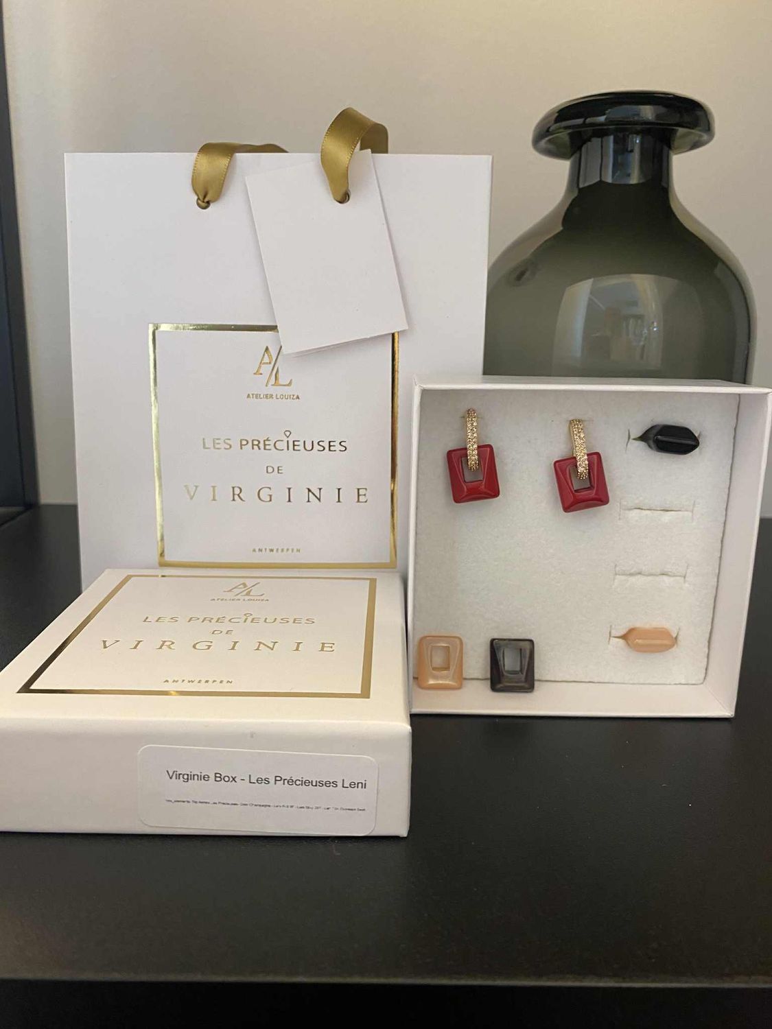 Virginie Box - Les précieuses Leni