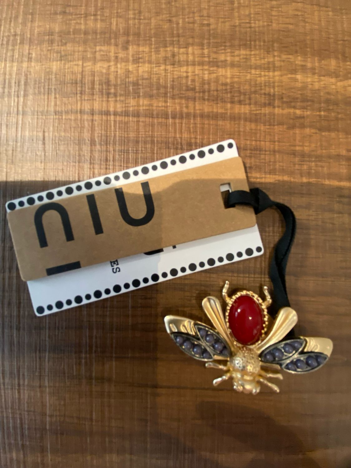 Broche Hornet AW26B93X017 - Niū