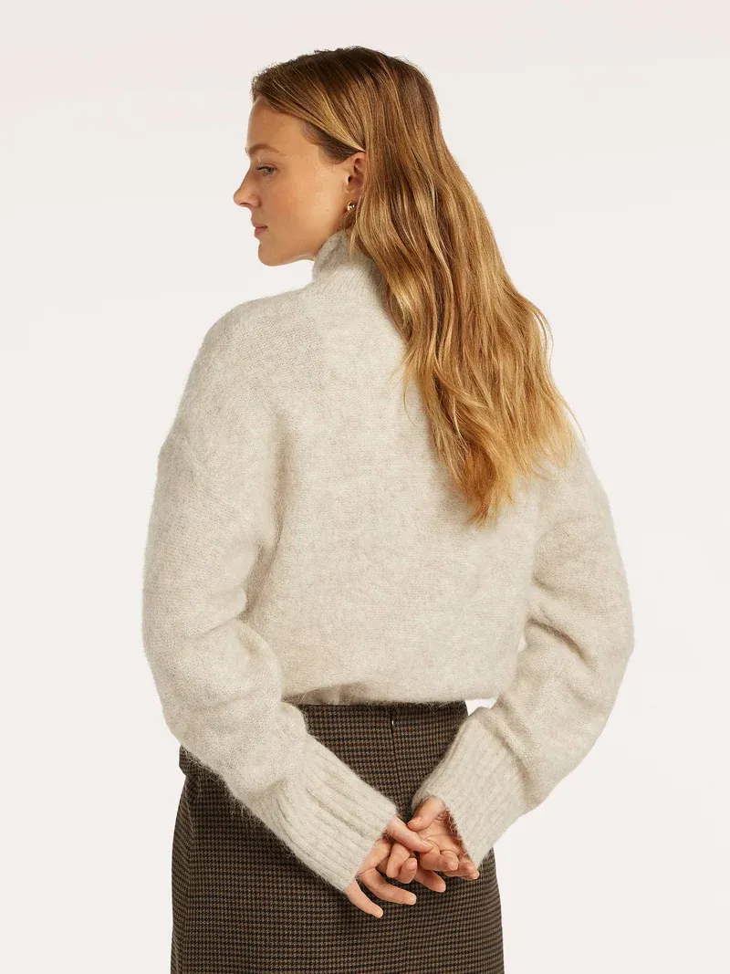 Pull Angela Beaumont