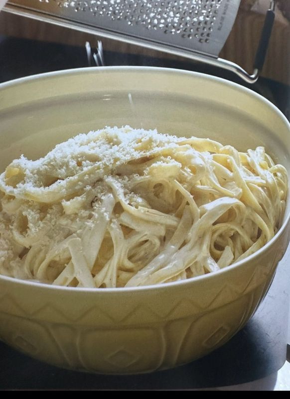 CREAMY FETTUCCINE ALFREDO