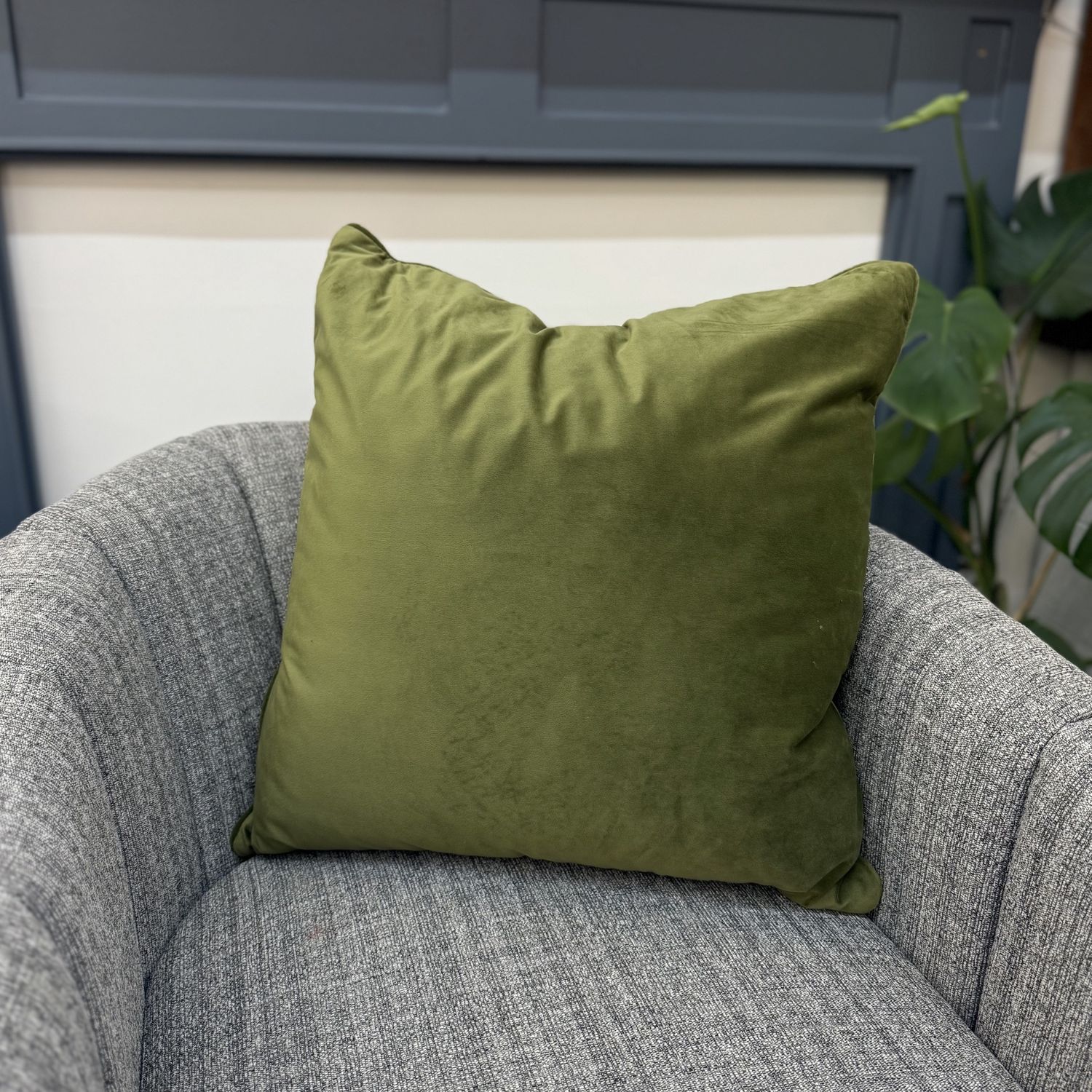 Green Velvet 23&quot; Throw Pillow