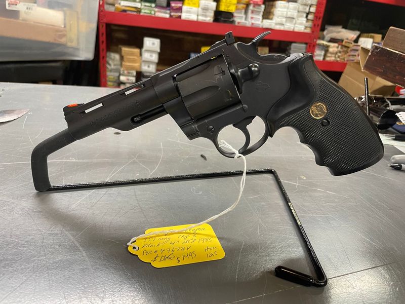 Colt Peacekeeper, Black, 4 inch , 357 Magnum, 1985, excellent except for moderate cylinder ring. Rare! Colt Peacekeeper, Black, 4 inch , 357 Magnum, 1985, excellent except for moderate cylinder ring. Rare!