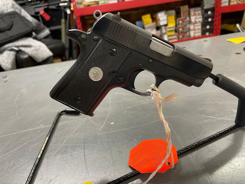 Colt Mustang Pocketlite , 380 auto, 1 mag, 3 inch , 1995, excellent condition Colt Mustang Pocketlite , 380 auto, 1 mag, 3 inch , 1995, excellent condition