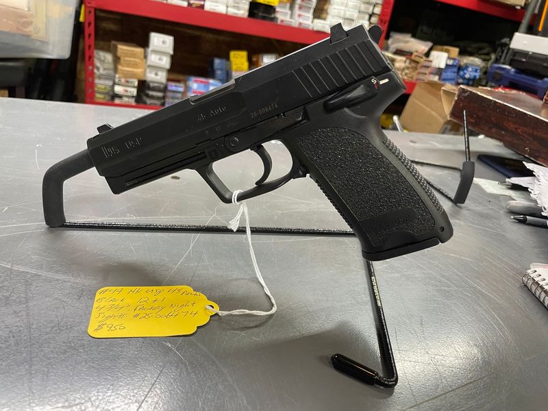 H & K USP 45 auto, 12 +1, 1 mag, factory night sights. Very good condition H & K USP 45 auto, 12 +1, 1 mag, factory night sights. Very good condition