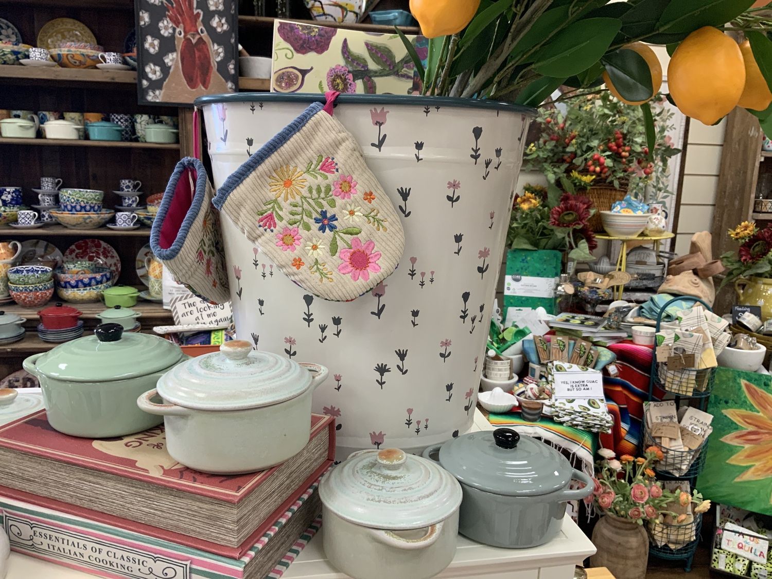 METAL BUCKETS WITH FLORAL PRINT