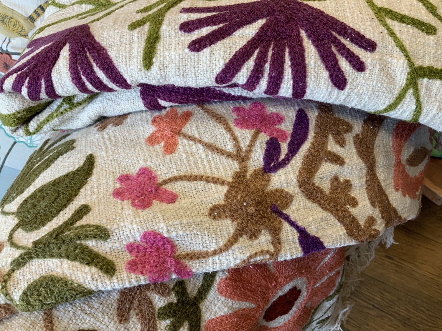 HANDLOOM SLUB COTTON THROW W EMBROIDERY