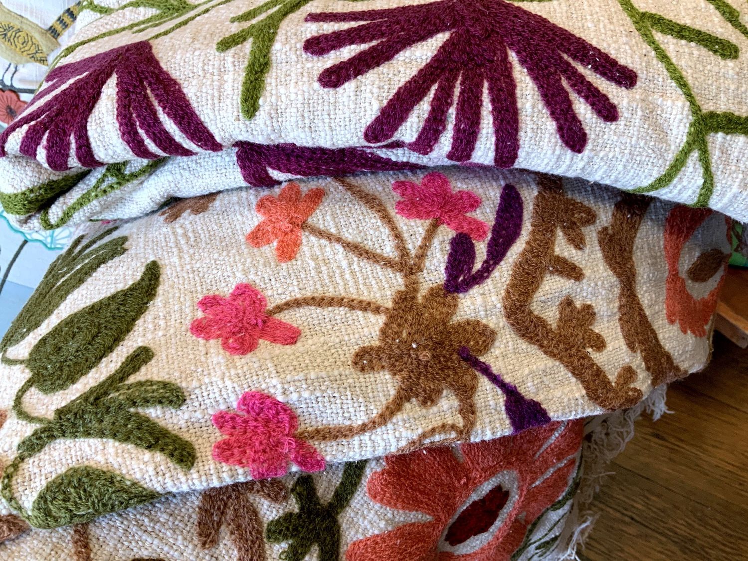 Handloom Slub Cotton Throw Embroidered