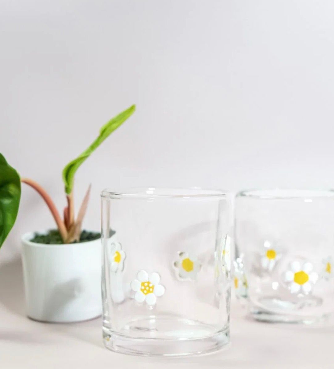 Drinking Glass W Embedded Daisies