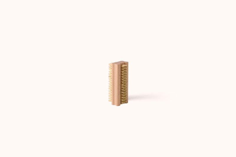 EARTH &amp; NEST  NAIL BRUSH