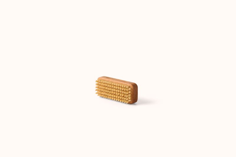 EARTH &amp; NEST GARDENER&#39;S NAIL BRUSH