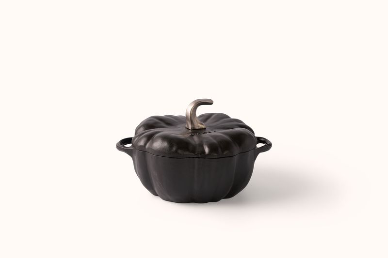 STAUB 5.5 QT. PUMPKIN DUTCH OVEN