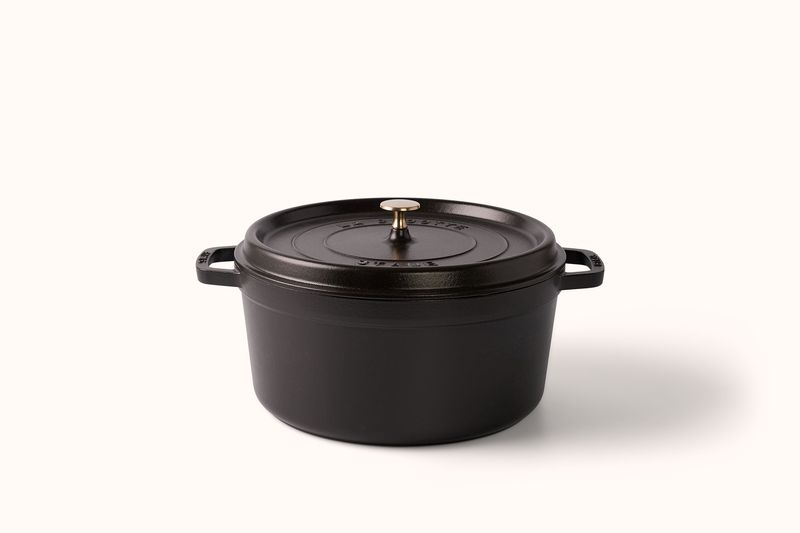 STAUB 9 QT. ROUND DUTCH OVEN