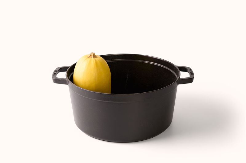 STAUB 13.25 QT. ROUND DUTCH OVEN
