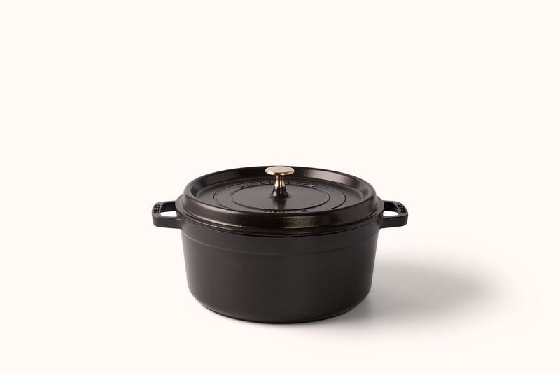 STAUB 5.5 QT. ROUND DUTCH OVEN