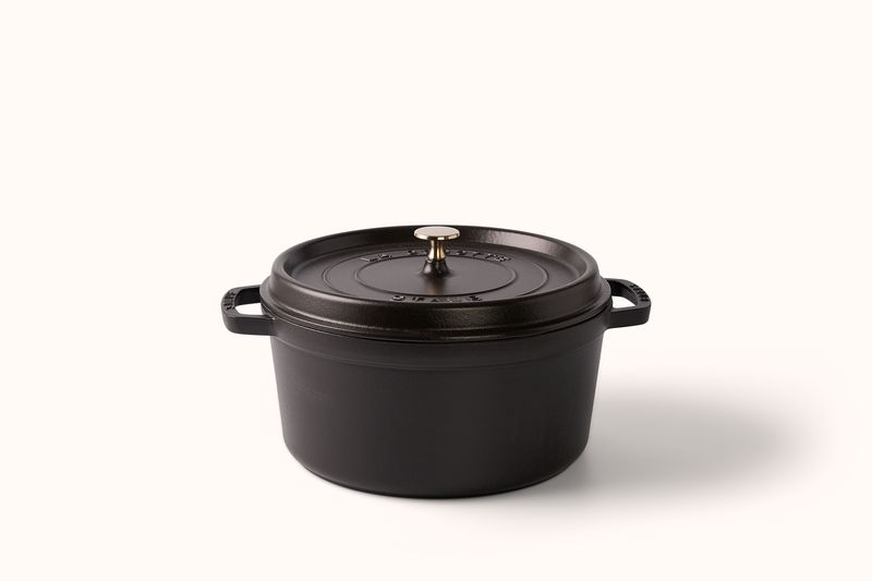 STAUB 7 QT. ROUND DUTCH OVEN