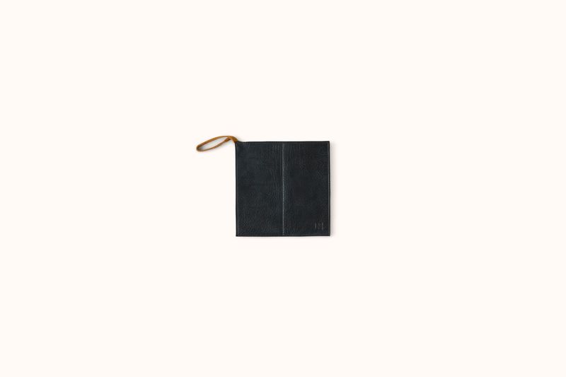 LINNY KENNEY NAVY LEATHER OVEN SQUARE