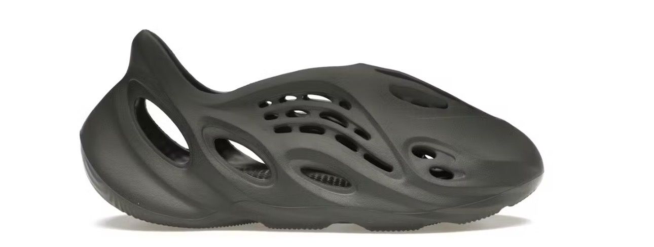 Yeezy Foam RNR Carbon