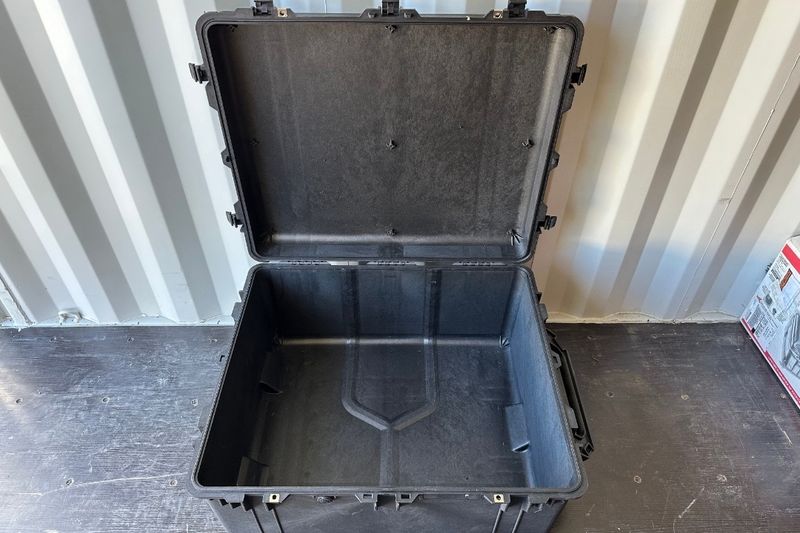PELICAN 1690 PROTECTOR TRANSPORT CASE (BLACK) - NEW SURPLUS
