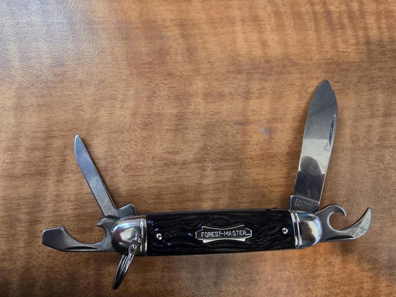 FOREST MASTER 4-Blade Pocket Knife (Colonial, circa 1971–1973)