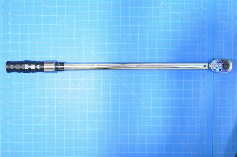 Comfort Grip Adjustable Torque Wrench, 1/2&quot; Drive, 30–250 ft·lb (47–332 N·m) — Williams Industrial Tools (2503MFRPHW)