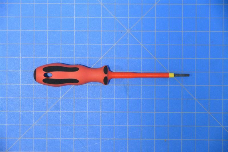 Slotted Insulated Screwdriver, 3/32&quot; x 3&quot; — Williams Industrial Tools (IND2575)