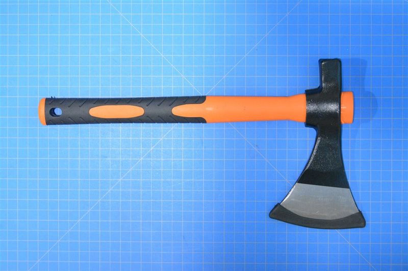 CAMPING AXE WITH FIBREGLASS HANDLE