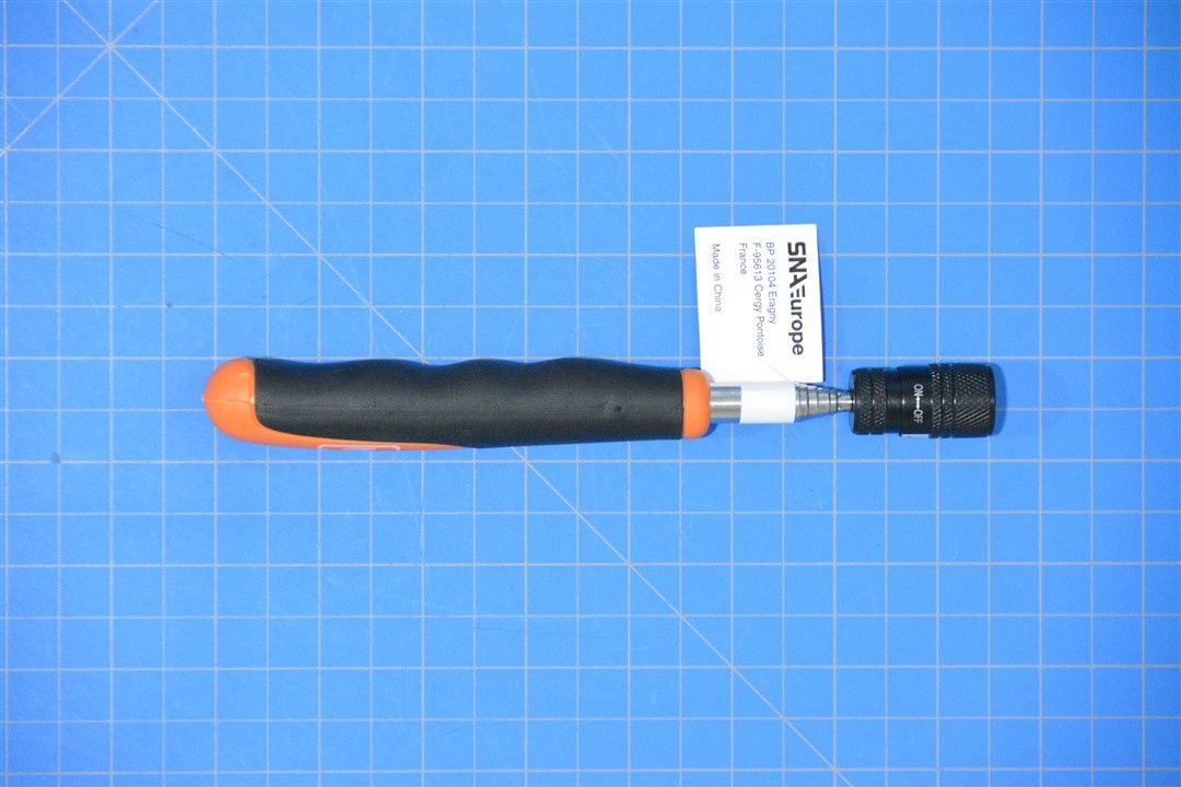 30&quot; MAGNETIC PICK-UP TOOL WITH LIGHT