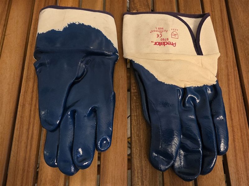 Predator™ 9760 Nitrile-Coated Industrial Work Gloves — Heavy-Duty Grip &amp; Protection