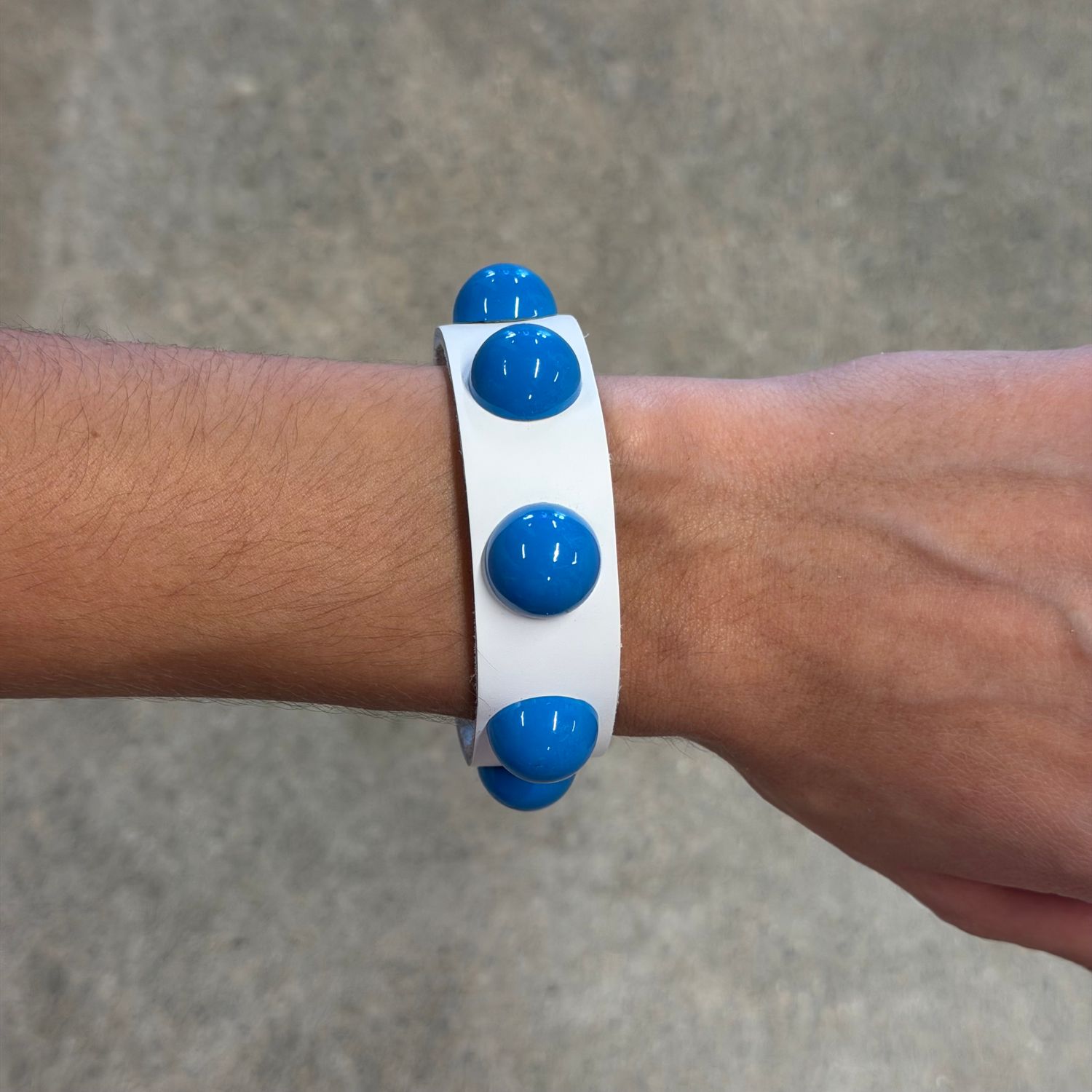 Leather Bubble Stud Wristband Wht/Blue