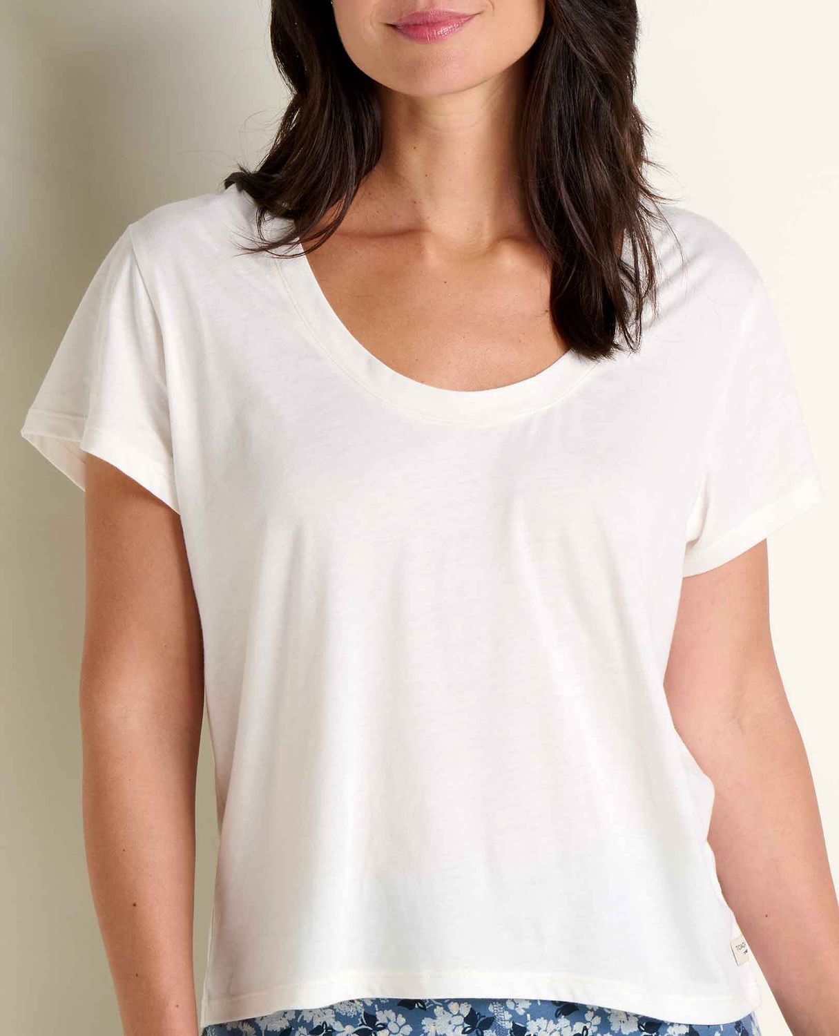 T1000087 Whisper Tee, Color: 020 Egret, Size: S